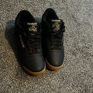 Like New low Reebok Classics